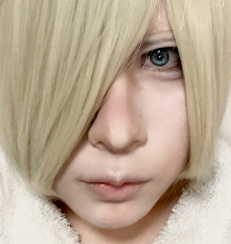 Ryu1086904's tweet photo. メイクと加工変えてちょっとずつ似てきた気がする！口の角度キモいのやめれる？？ https://t.co/gcCx5lSBDo