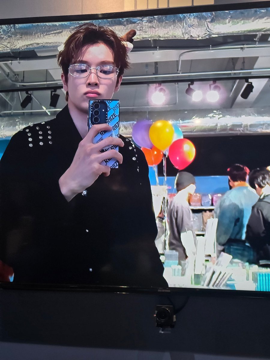 riizetalk's tweet image. 🐸💭 • 260219 
[11:52 PM KST]

how's the glasses