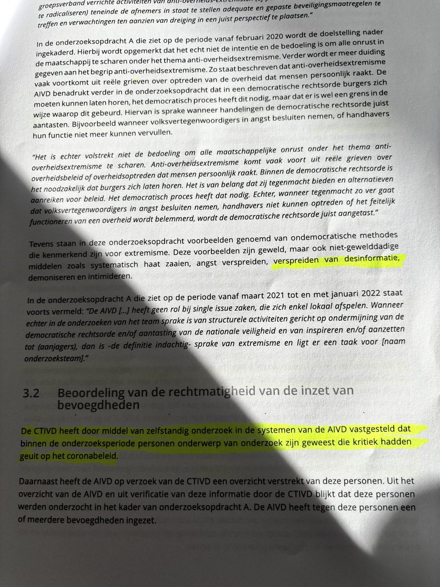 PvanHouwelingen's tweet image. De Commissie van Toezicht op de Inlichtingen- en Veiligheidsdiensten (CTIVD) heeft nu ook officieel geconcludeerd (wat we allemaal al vermoedden natuurlijk) dat de inlichtingen- en veiligheidsdiensten coronacritici in de gaten hebben gehouden (d.w.z. o.a. afgeluisterd).