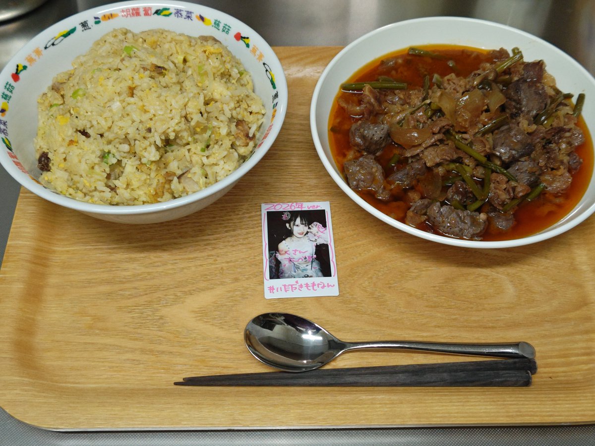 自炊でチェキ飯其の147 チャーハン、牛肉とニンニクの芽とタマネギと