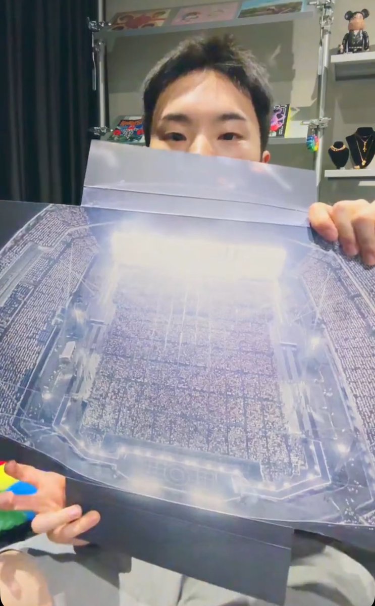 hoshi showing off his follow in nissan dvd ><