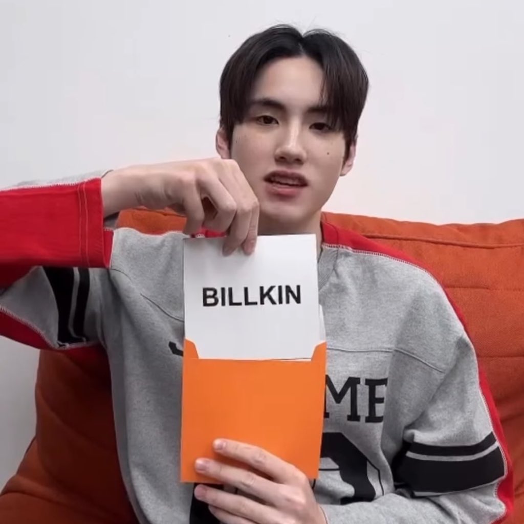 masterPe4ch's tweet image. วันแรกที่ประกาศไลน์อัพ = ไม่เชื่อว่าบกพพจะไปงานกีฬาสี
วันที่ประกาศสี = ไม่เชื่อว่าบกพพจะได้อยู่สีเดียวกัน

เพนสิ้นมันเข็ดกันมาก 5555555555555