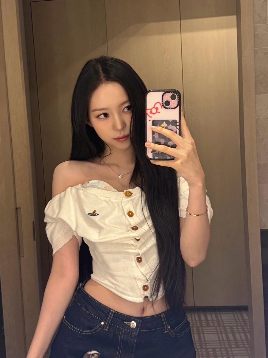 zzzumrin's tweet image. 미야오 나린 💕💕💕💕💕
광복절에 태어난 태생부터 애국자 07년생 5개국어 가능자 올라운더에 팬사랑 지지 않는 이여자 지금 잡으셔야합니다