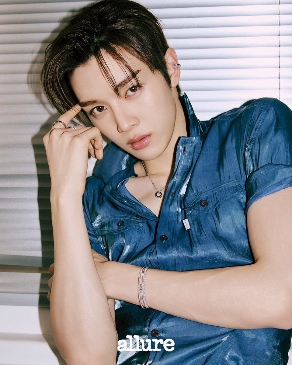 mepuppieyou's tweet image. ซองชานบอกว่าจริงๆน้องได้วันหยุดมา 3 วัน เลยแพลนนู่นนี่ไว้แล้วว่าวันหยุดจะทำอะไร แต่พี่เมเนมาถามว่าวันหยุดอยากไปถ่ายงานเดี่ยวไหม ฮีเลยถามพี่เมเนว่าถ่ายอะไร พอรู้ว่าเป็น allure ก็ไม่เอาวันหยุดแล้วคับ คืนให้ 1 วัน ตกลงไปถ่ายทันที 🥹