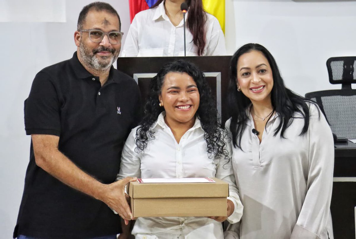 El Atlántico da un paso más con la posesión de los nuevos Consejeros Departamentales de Juventud.

Asumen la responsabilidad de ser voceros de más de 740.000 jóvenes atlanticenses y de liderar proyectos y procesos en cada rincón del departamento. 

Desde hoy, su reto es