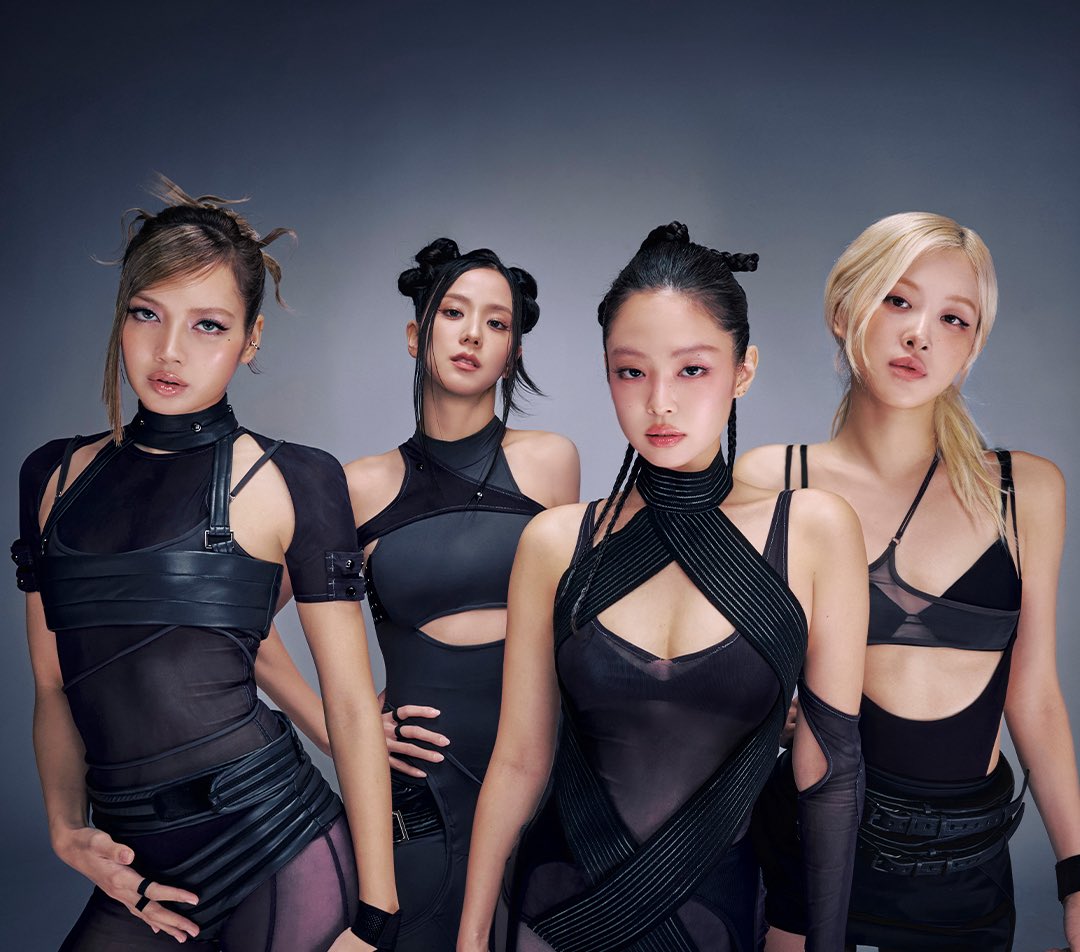 a new group pic that will haunt us for the next 5 years...