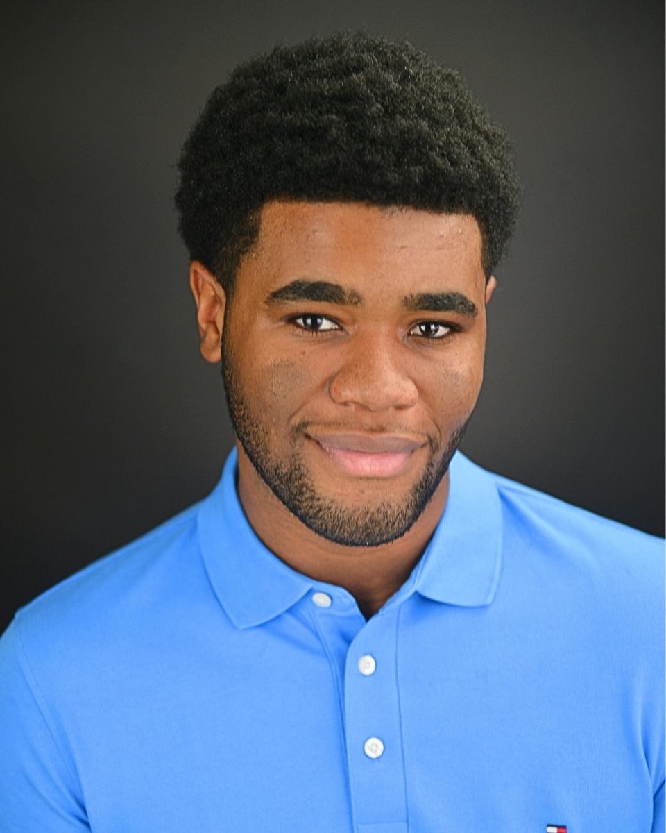 ScottsHeadshots's tweet image. FAQ: What should I wear for actor headshots? Simple, fitted clothing that matches the roles you want to book. 📸 HeadshotsByScott.com #HeadshotTips #ActorFAQ #NYCActors
