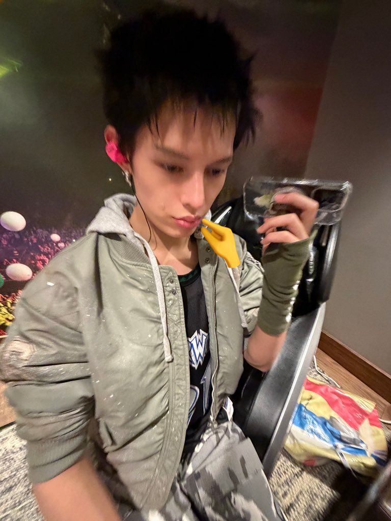 Yyyyy_y (@meplomone1) on Twitter photo 