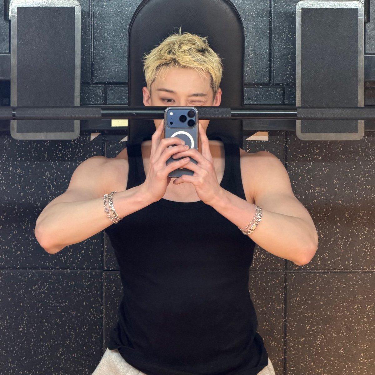 chan changed his bbl profile picture!