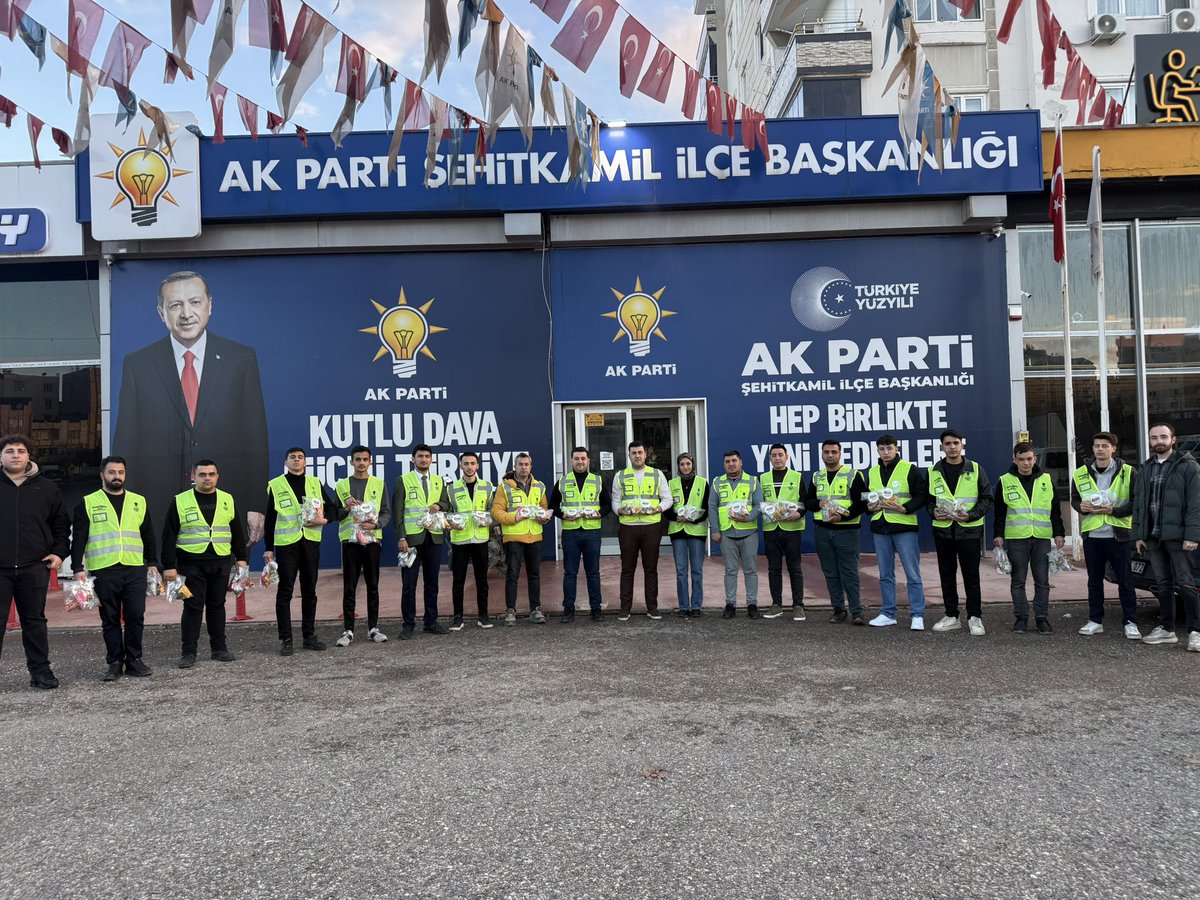 AK Parti Şehitkamil Gençlik Kollarımızla Ramazan’ın ilk gününde “İftara 5 Kala” programımız için hazırız.

Birlikte rahmet, birlikte bereket.
Hayırlı Ramazanlar 🤲

<a href="/bese_yakup/">Yakup Beşe🇹🇷</a>