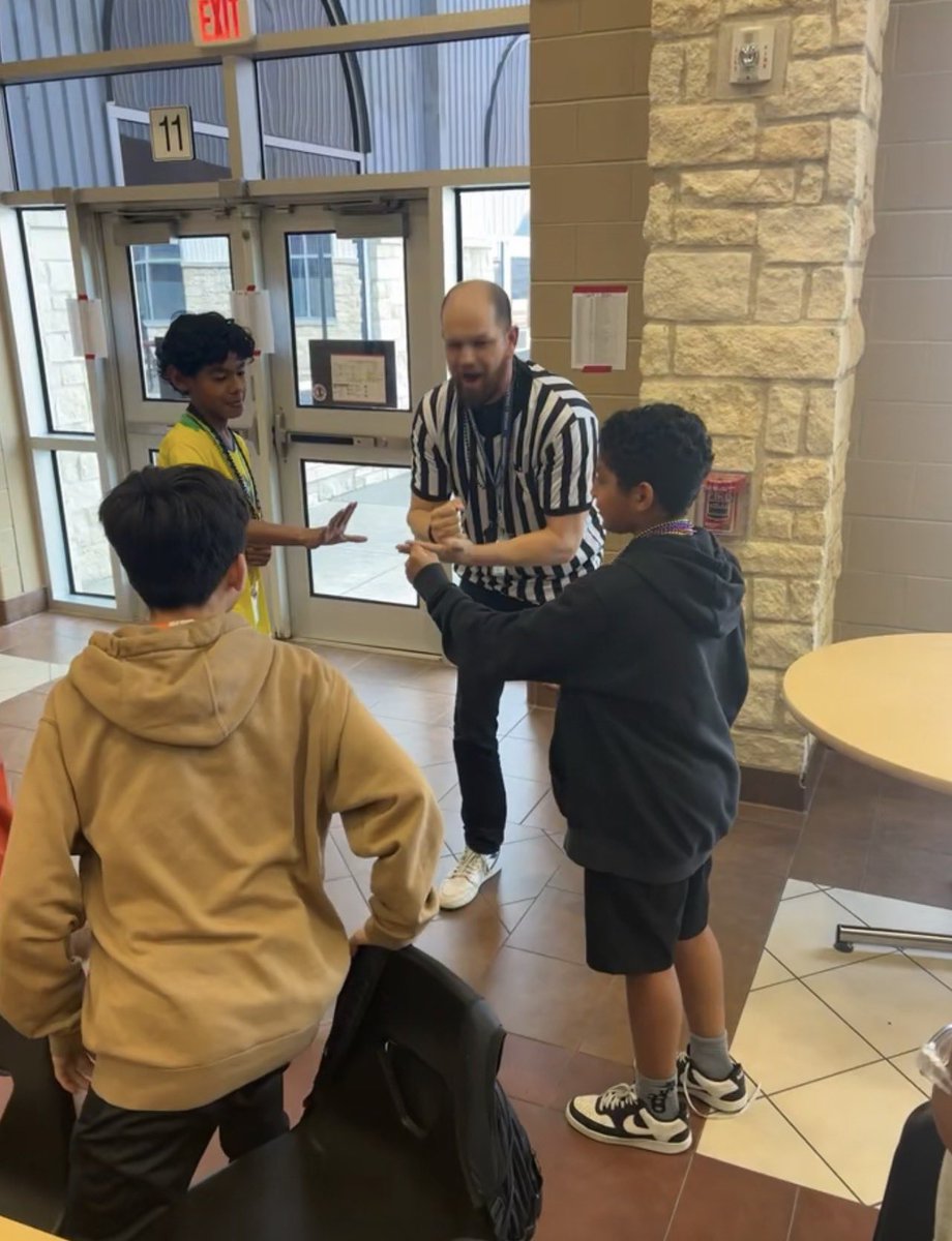 Polly Ryon Middle School tweet media