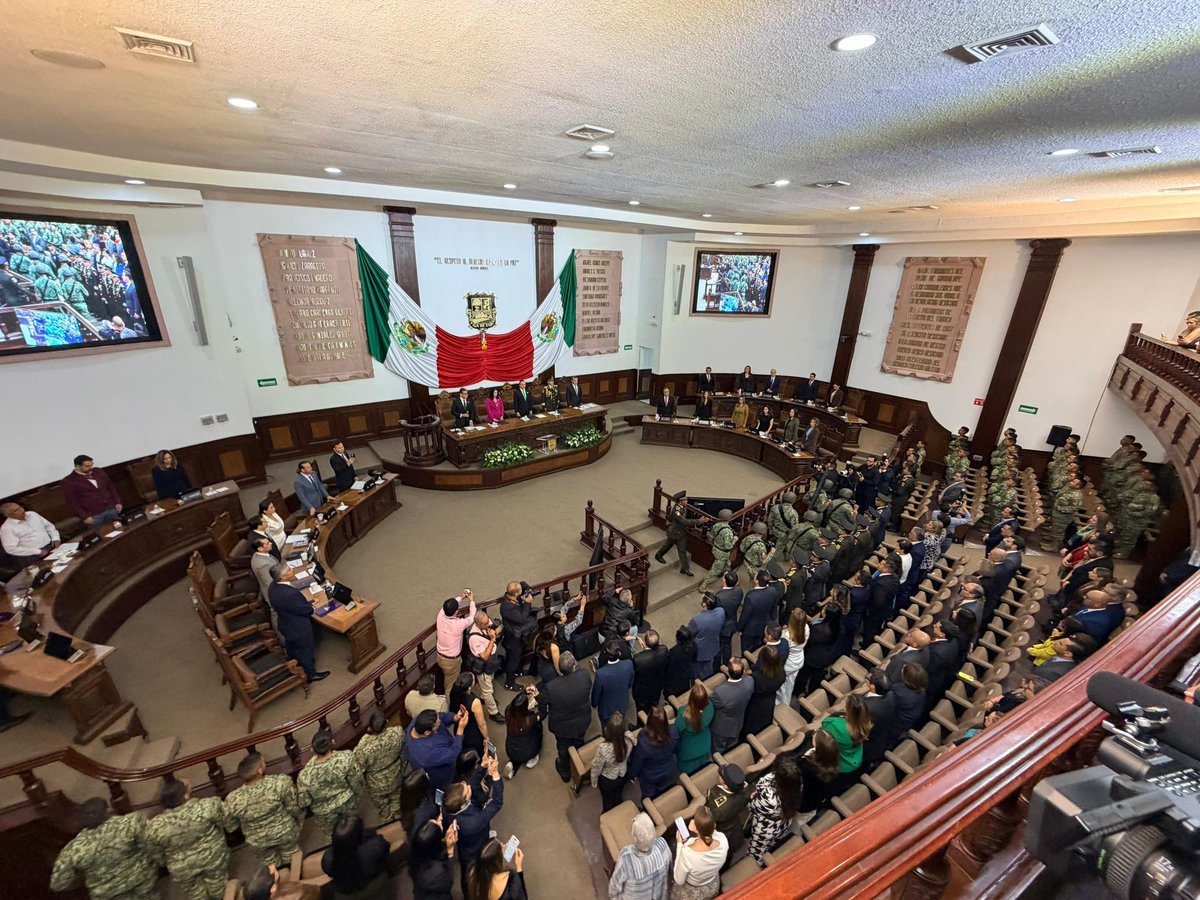 En #Saltillo en la Sesión Solemne por el “Día del Ejército”. #CoahuilaPaDelante #APasosDeGigante