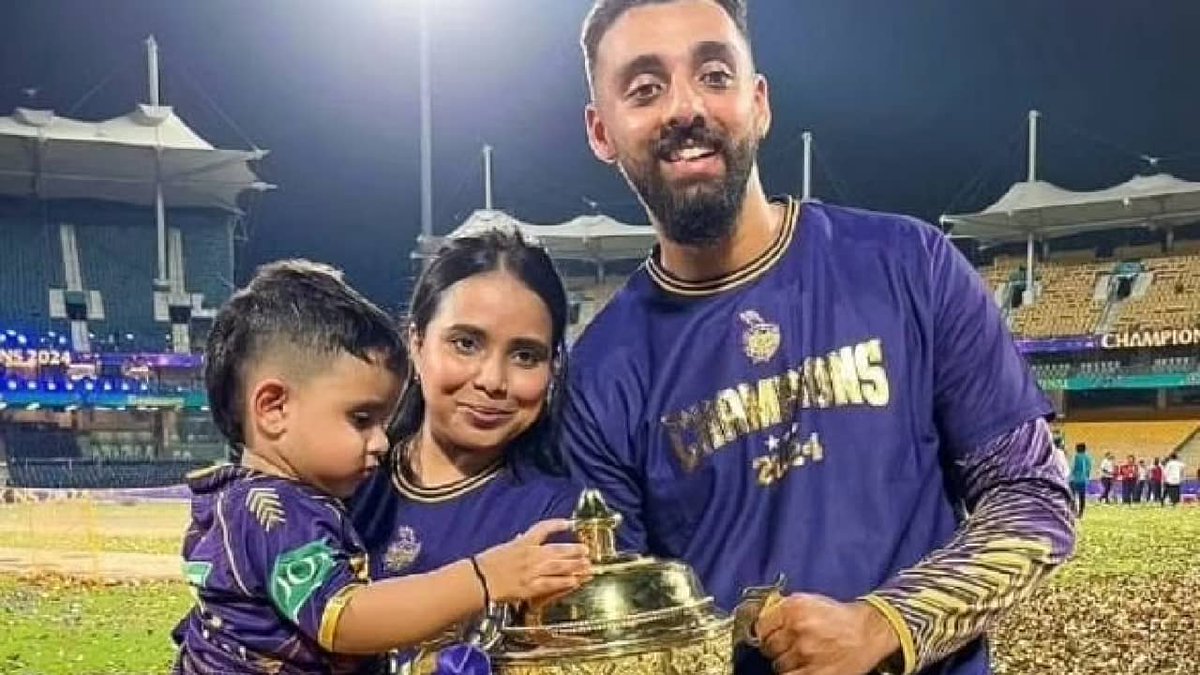 CricketCentrl's tweet photo. 🚨 MASSIVE STATEMENT BY VARUN CHAKRAVARTHY ON HIS WIFE 🚨 

"I told my wife not to trust me and come with me, as I didn't even have a job. But she was the one who gave me confidence. She said, 'Play cricket, earn 5 or 6k. I'm earning 15k. Let's manage." https://t.co/z7IP8q0sLB