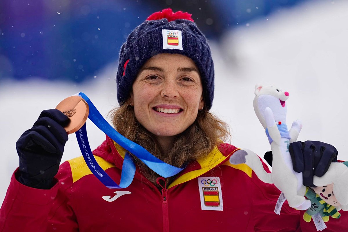 Llegó la primera medalla en #MilanoCortina2026!!!!! Bronce de <a href="/aniitaalonso/">Ana Alonso</a> 🥉 

Y después de una lesión complicadísima en la rodilla que aún la hace más meritoria. Has hecho historia, Ana 👏🏼👏🏼👏🏼