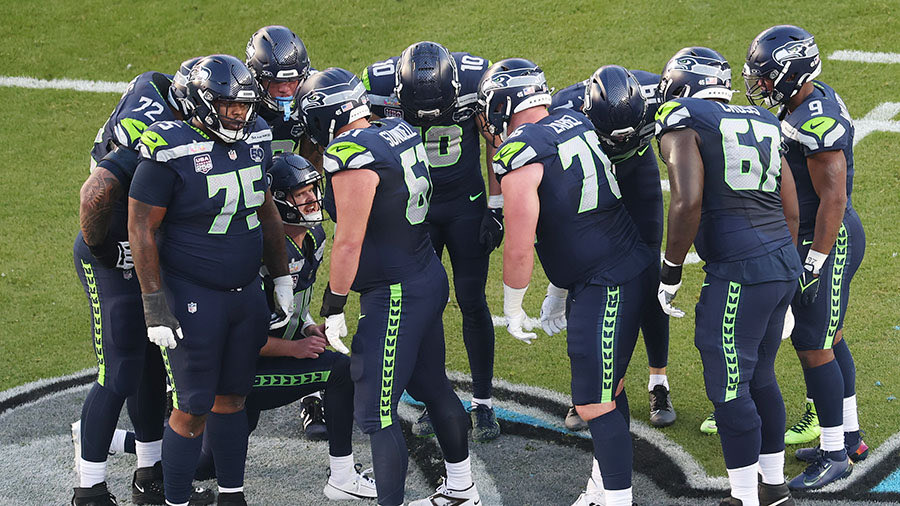The #Seahawks are expected to decline their invitation to the White House after winning the Super Bowl. 

Instead, the team is expected to travel to Mar-a-Lago as the start of a new tradition.