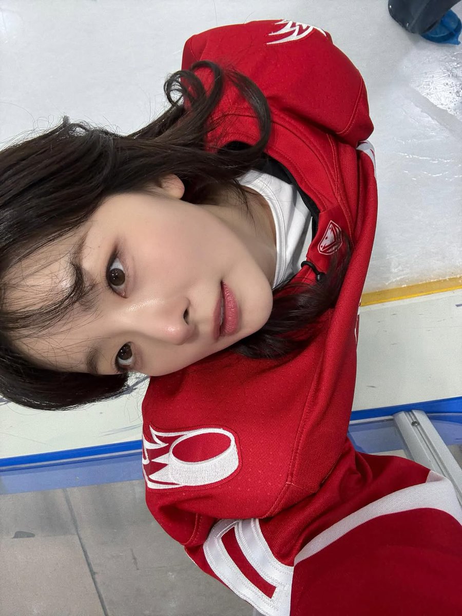 More of ice hockey player Kang Seulgi 💪🏒

#슬기 #SEULGI <a href="/RVsmtown/">Red Velvet</a>