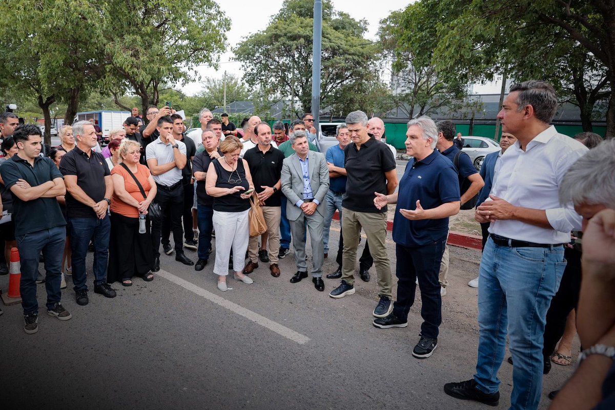 PUSIMOS EN MARCHA 18 FRENTES DE OBRA PARA REPARAR CALLES Y AVENIDAS

Junto a <a href="/MartinLlaryora/">Martín Llaryora</a>, <a href="/PasseriniOk/">Daniel Passerini</a>, vecinos y comerciantes de la zona, recorrimos los trabajos de fresado y bacheo que estamos realizando en Duarte Quirós al 5000.

Es parte de un Plan de reparación de calles