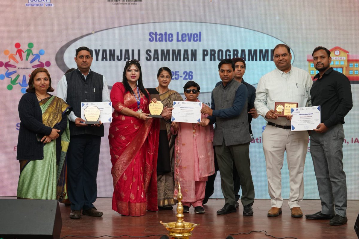 State Level #VidyanjaliSammanProg 2025-26 organized by <a href="/SCERT2021/">SCERT Delhi</a> on 16 Feb. Top #schools &amp; #volunteers along with DIET team, DURCC, CRCC were felicitated. Navonmesh Annual Report on #Vidyanjali prog 2023-24 &amp; 2024-25 was released by Dignitaries.
