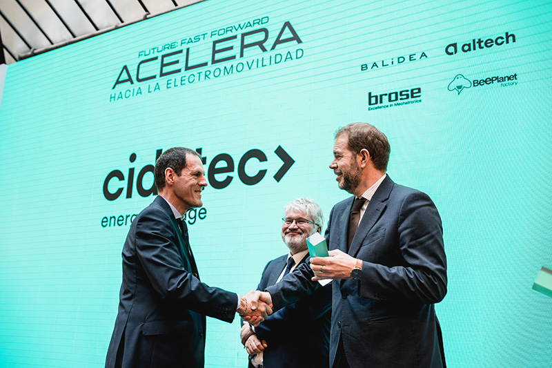 CIDETEC_'s tweet image. 🏅CIDETEC ha sido reconocido en un evento de la agrupación @FutureFF, en un acto que puso en valor el compromiso y la contribución de cada entidad al avance de la electromovilidad nacional.

🖇️energystorage.cidetec.es/cidetec-recono…

#CidetecEnergyStorage #GreenFuture #CIDETEC #F3