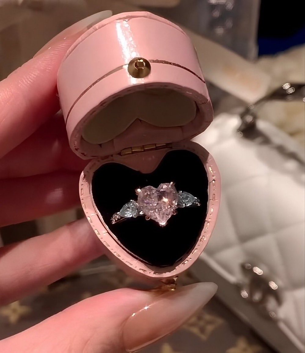 revesrosess's tweet image. 