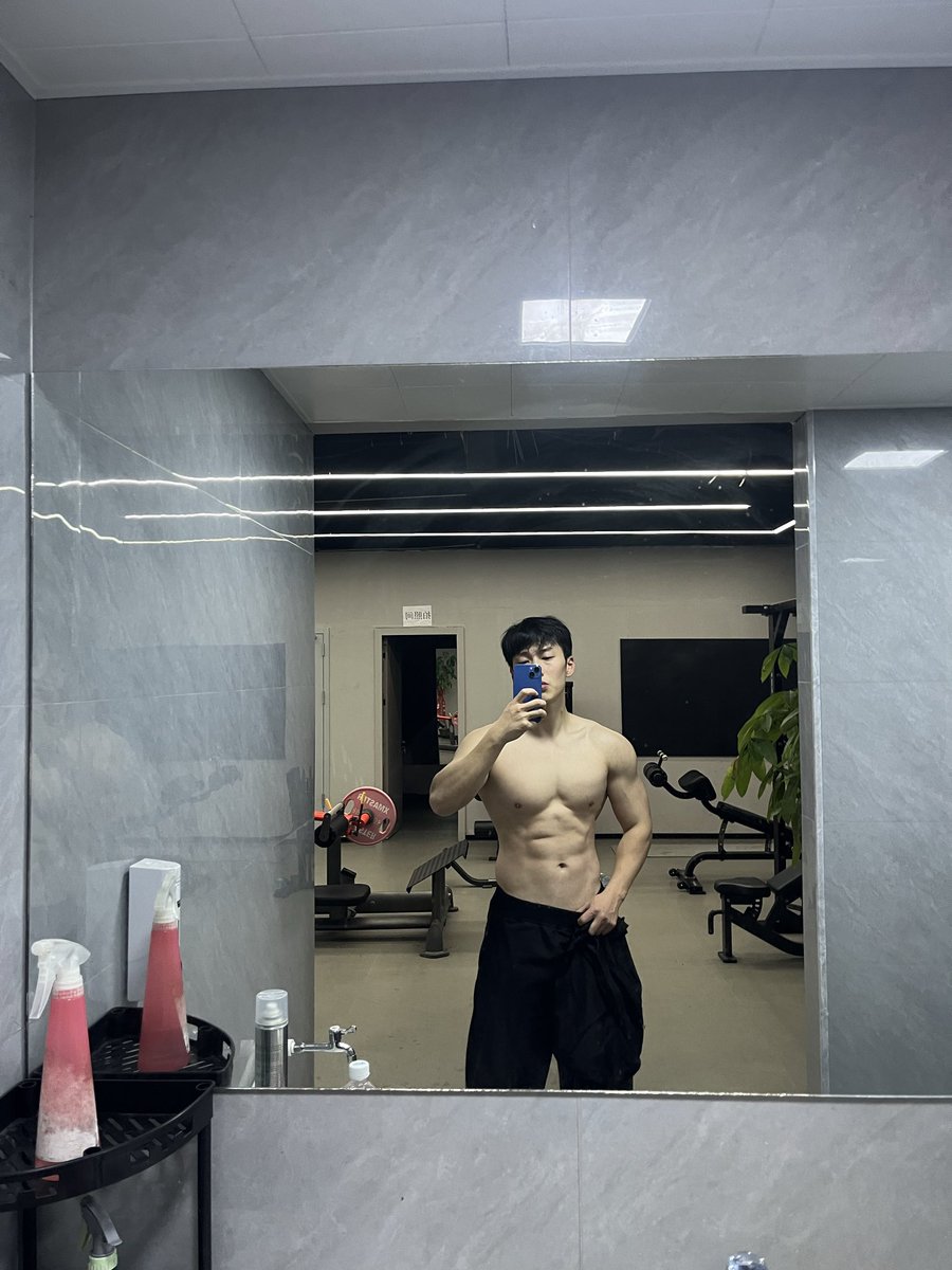 麦可斯早点睡 tweet media