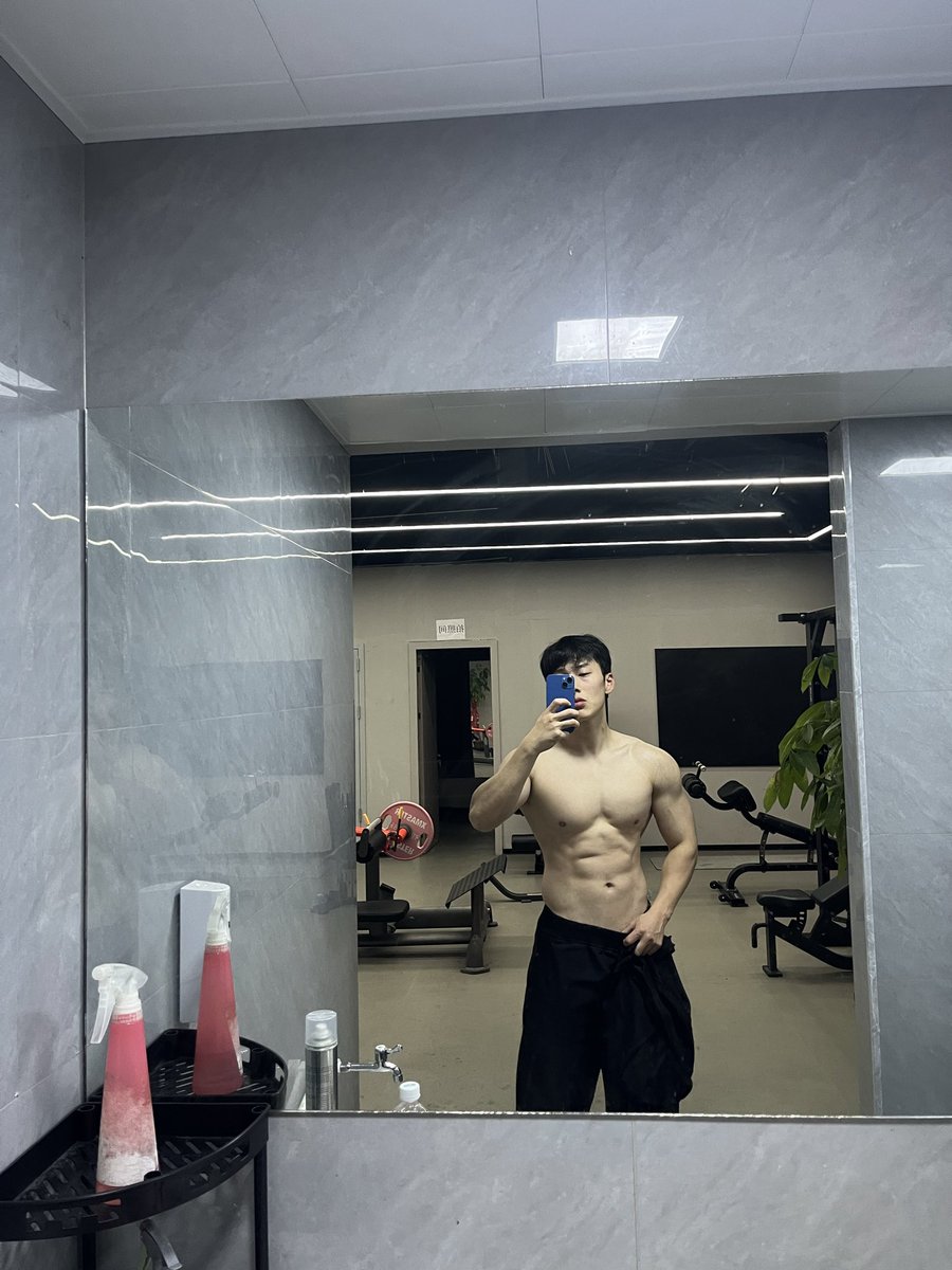 麦可斯早点睡 tweet media