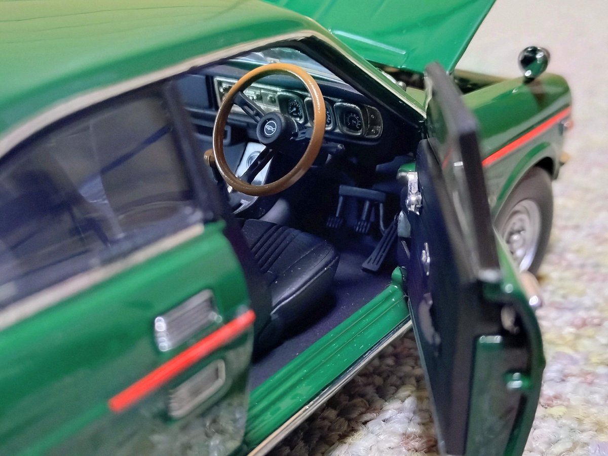 その2 可動ギミック編 ボンネット、ドア、トランクが開閉します😃 前