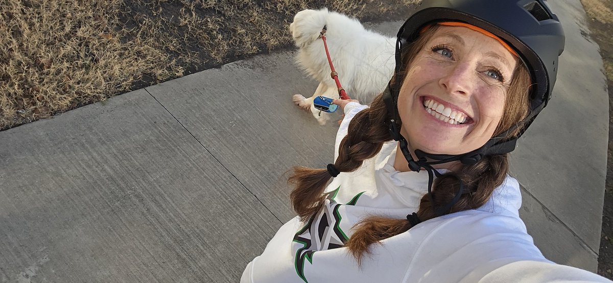 StarsTakeTheCup's tweet photo. Trying new things in hopes that one day I don't suck #inlineskating
Also, cheapest way for me to dip my toe in. Ice & lessons = $. Concrete is free and then if I dont suck, I'll reward myself with Ice skating https://t.co/zzigY80XA1