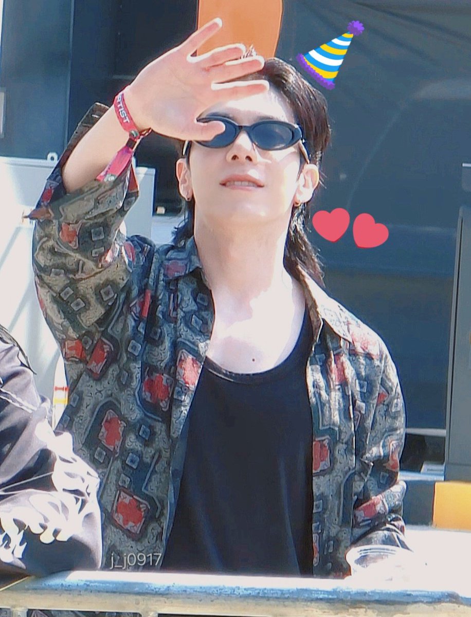 영원한 나의 아티스트 재호 오빠 
데뷔 8주년 축하하구 사랑해!!~!🫴🖤
#나_노만바라봐_8주년_축하해
#For8ver_Nano_and_I