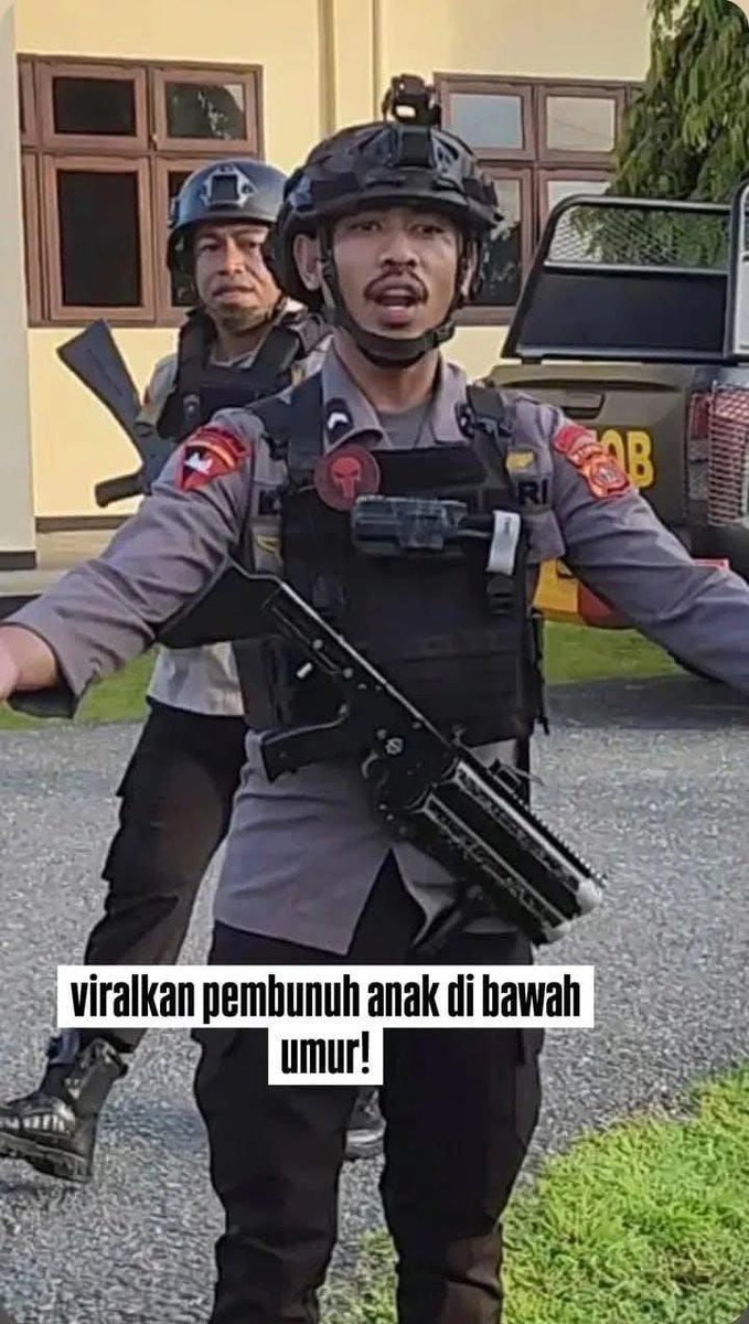 anggota brimop Maluku (Kota Tual) Melakukan tindakan kekerasan terhadap seorang  Anak dibawah umur hingga tewas mengenaskan 😡

cc <a href="/DivHumas_Polri/">Humas Polri</a>  ini yang dinamakan penganyomi Rakyat