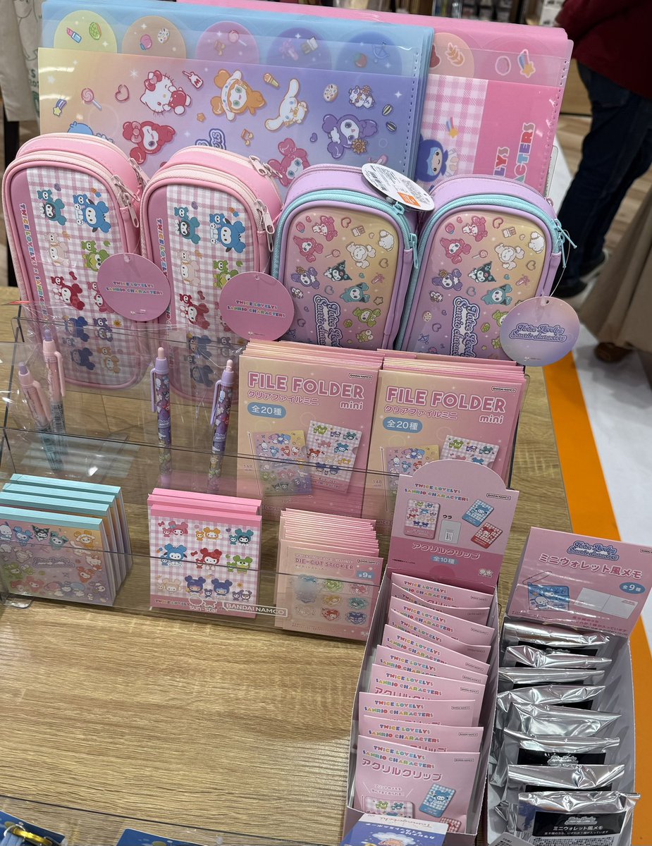I need the pencil case omg