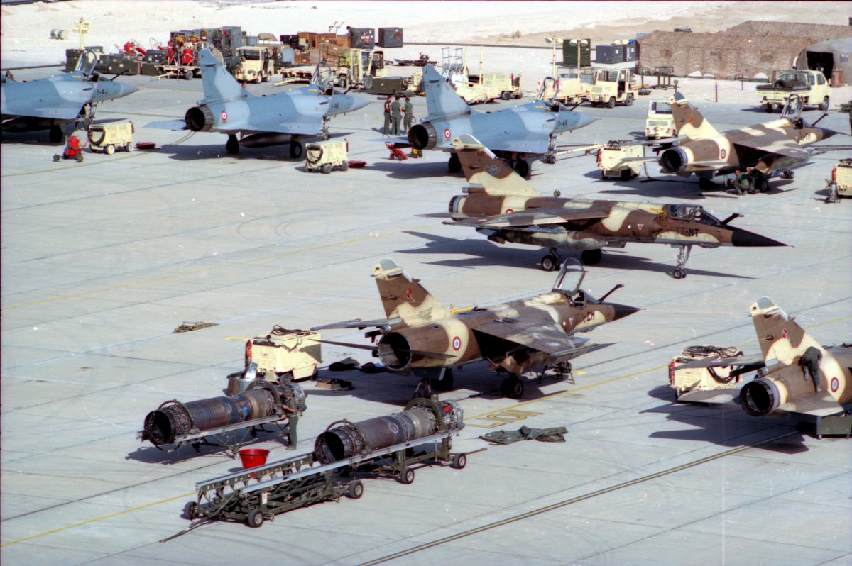 Armee_de_lair's tweet photo. 35 ans après, l’histoire continue.
En 1990, l’armée de l’Air projetait sa puissance dans le Golfe pour l’opération Daguet.
Aujourd’hui, “Orion” prolonge cet héritage et montre que la supériorité aérienne reste la clé.
On se replonge en 1991 https://t.co/qoWXqggcWb https://t.co/K5GItKcWbH