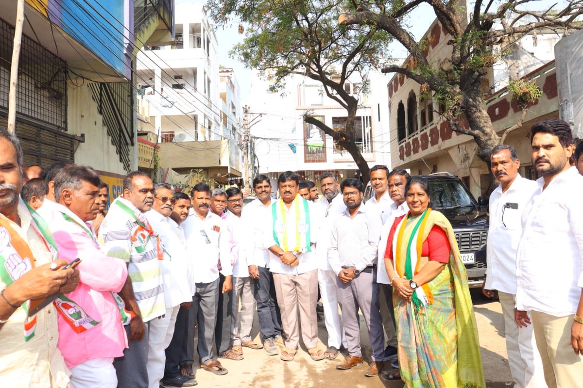 Pad Yatra in Shapur division,Quthbullapur constituency ⁦<a href="/revanth_anumula/">Revanth Reddy</a>⁩ ⁦<a href="/Bmaheshgoud6666/">Bomma Maheshkumar goud</a>⁩ ⁦<a href="/OffDSB/">Sridhar Babu Duddilla</a>⁩ ⁦<a href="/INC_Ponguleti/">Ponguleti Srinivasa Reddy</a>⁩ ⁦<a href="/KomatireddyKVR/">Komatireddy Venkat Reddy</a>⁩ ⁦<a href="/Vemnarenderredy/">Vem Narender Reddy</a>⁩