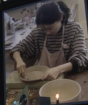 รูปพี่กิปั้นดินที่เห็นในแซงพาปาร์ตี้มี hd รูปเดียวเองอ่า อีก 2 รูปที่ใส่ผ้ากันเปื้อนชมพูพี่กิเค้าม่ายมาลงให้ด้วยหยอ🥺