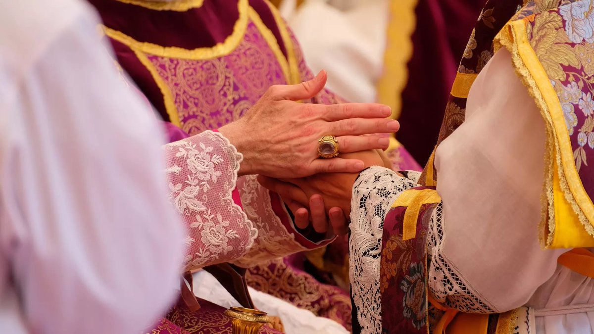 They are trying so hard to be in communion with these Neo-Modernist monsters... 