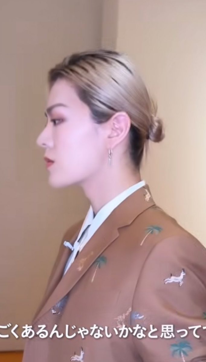 มึ๊งงงงงง ความเนี๊ยบ ความโซ๊ะ จึง องศาคิ้วรับตารับจมูกรับปาก รับทั้งหน้า อยากเป็นคนใช้ที่บ้านชีอะ อยากเรียกมาดามๆๆๆทั้งวัน