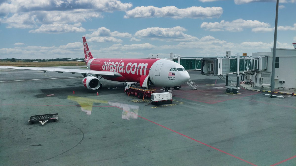 In today's blog, I review my own AirAsia X Premium Flatbed experience ahead of their summer return to London, which will surely offer one of the cheapest 'business class'-like experiences from Europe to Asia, best seats to pick, and whether it's worth it
windowseatpreferred.com/2026/02/airasi…