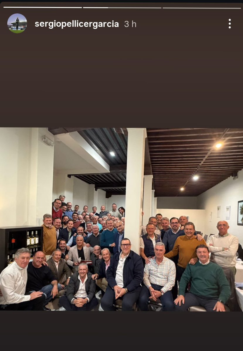 Se llaman malaguistas o ellos así lo creen, está lleno de reventaores y destructores del club. 
Vaya panda vaya panda y encima con pellicer cuando la gran mayoría de ahí reventaba de él. 
De verdad que lo que no pase en Málaga no pasa en ningún lado. Que poca vergüenza