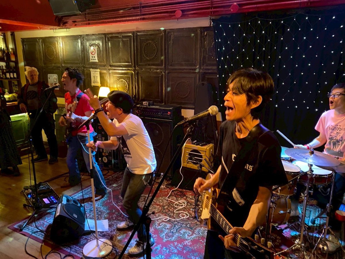 コーガンズの稽古から帰宅。
次のライヴが少し先なので新曲持って行ったらベースとギターも新曲持ってきてた！
我々は最高だ。