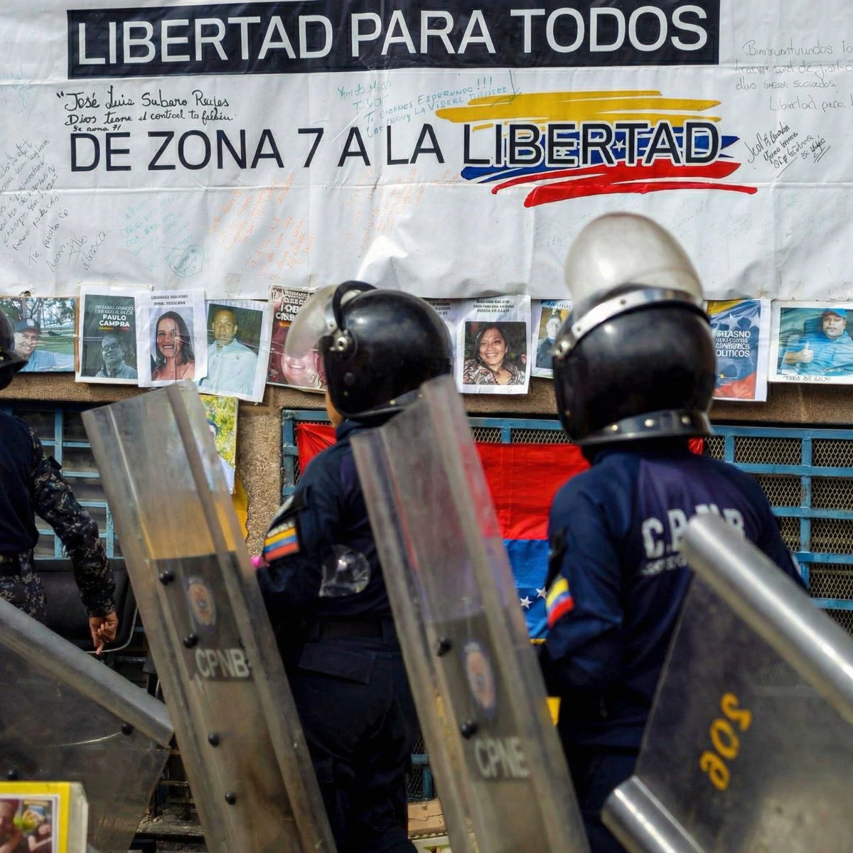 #Zona7EnEmergencia Las visitas fueron suspendidas como una medida represiva para
que los familiares levanten la huelga de hambre. Eso también es tortura generalizada.
La comunidad internacional tiene que actuar