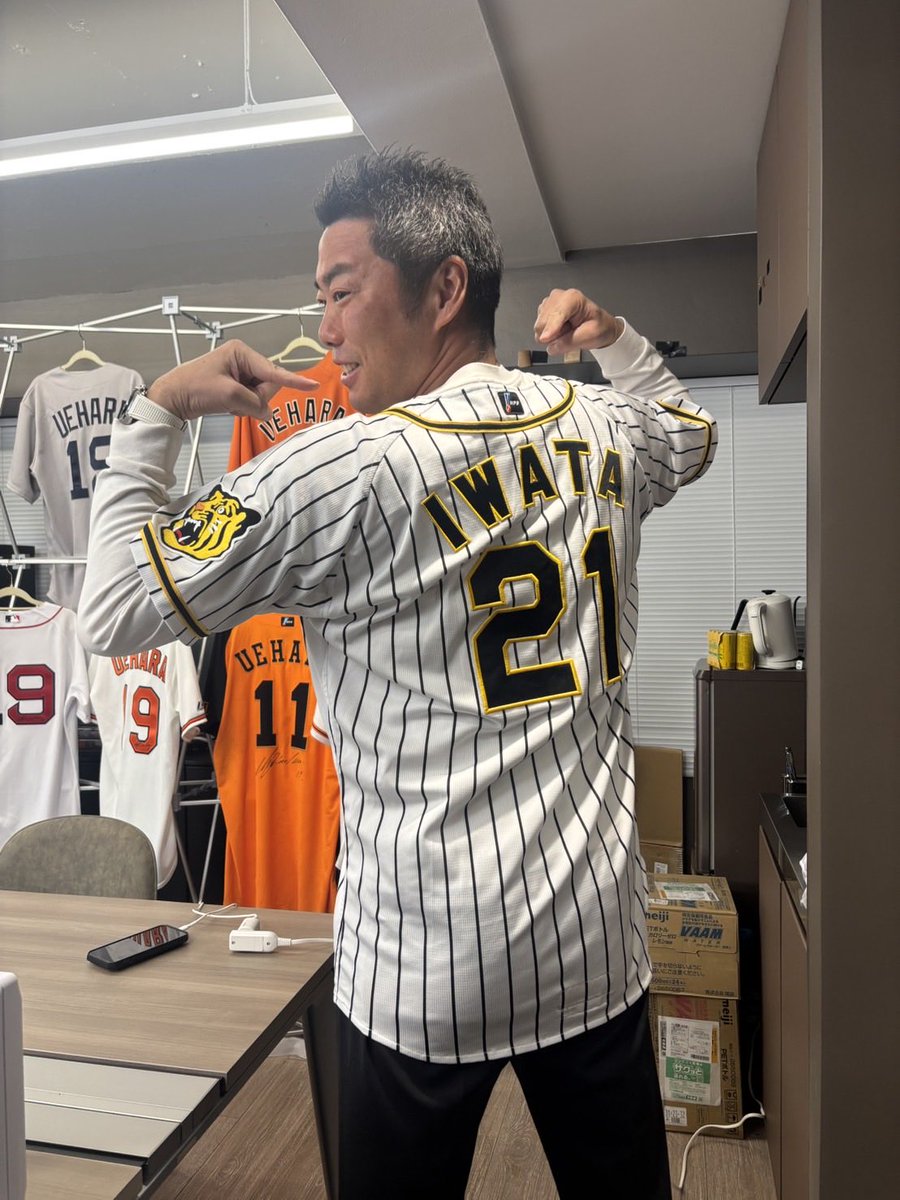 巨人のユニフォーム着た人は 小林繁さん以外は阪神のユニフォーム 着て