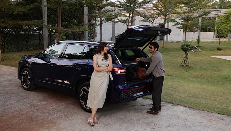 motownindia.com/Bureau/Auto-Pi…
<a href="/volkswagenindia/">Volkswagen India</a>  #TayronRLine luxury SUV launched at  Rs 46.99 lakh <a href="/siamindia/">SIAM India</a> <a href="/ACMAIndia/">ACMA India</a> <a href="/FADA_India/">FADA</a>