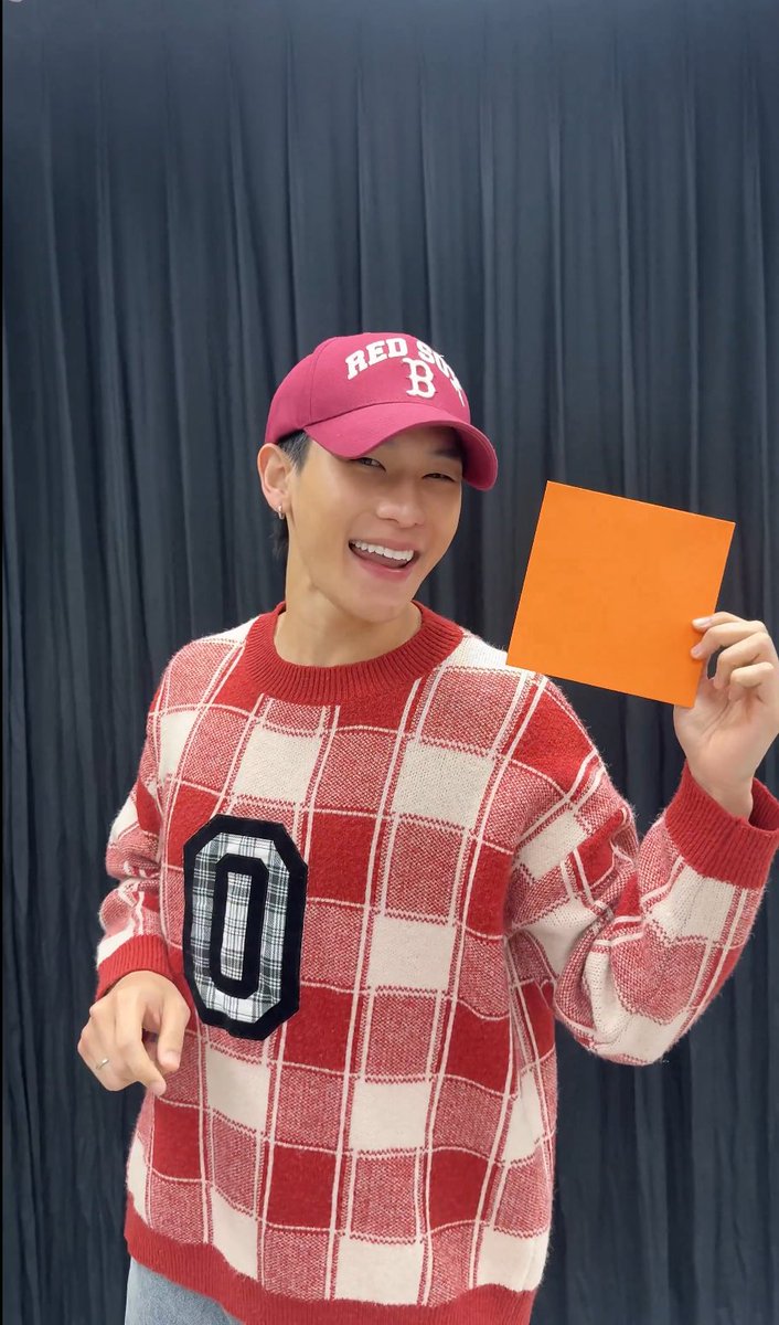 เธอทำให้ฉันต้องกลายเป็นคนที่สายตายาวว~~ ปีที่สองกับการแยกสี(สงสารรร555555) สายตายาวอีกปีแล้วซินะ

#OLYMPOP_เฉลยสี
#ต้าห์อู๋ออฟโรด #DaouOffroad