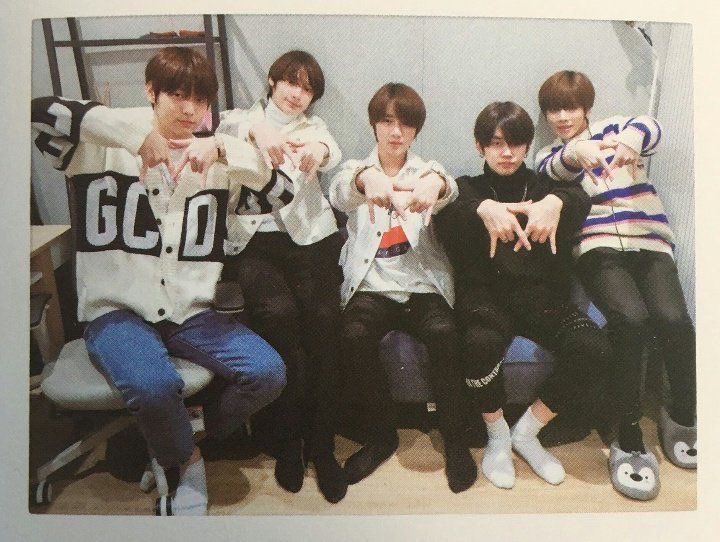 L0VELYBEOMIE's tweet image. “we’ve been together a long time, huh?”