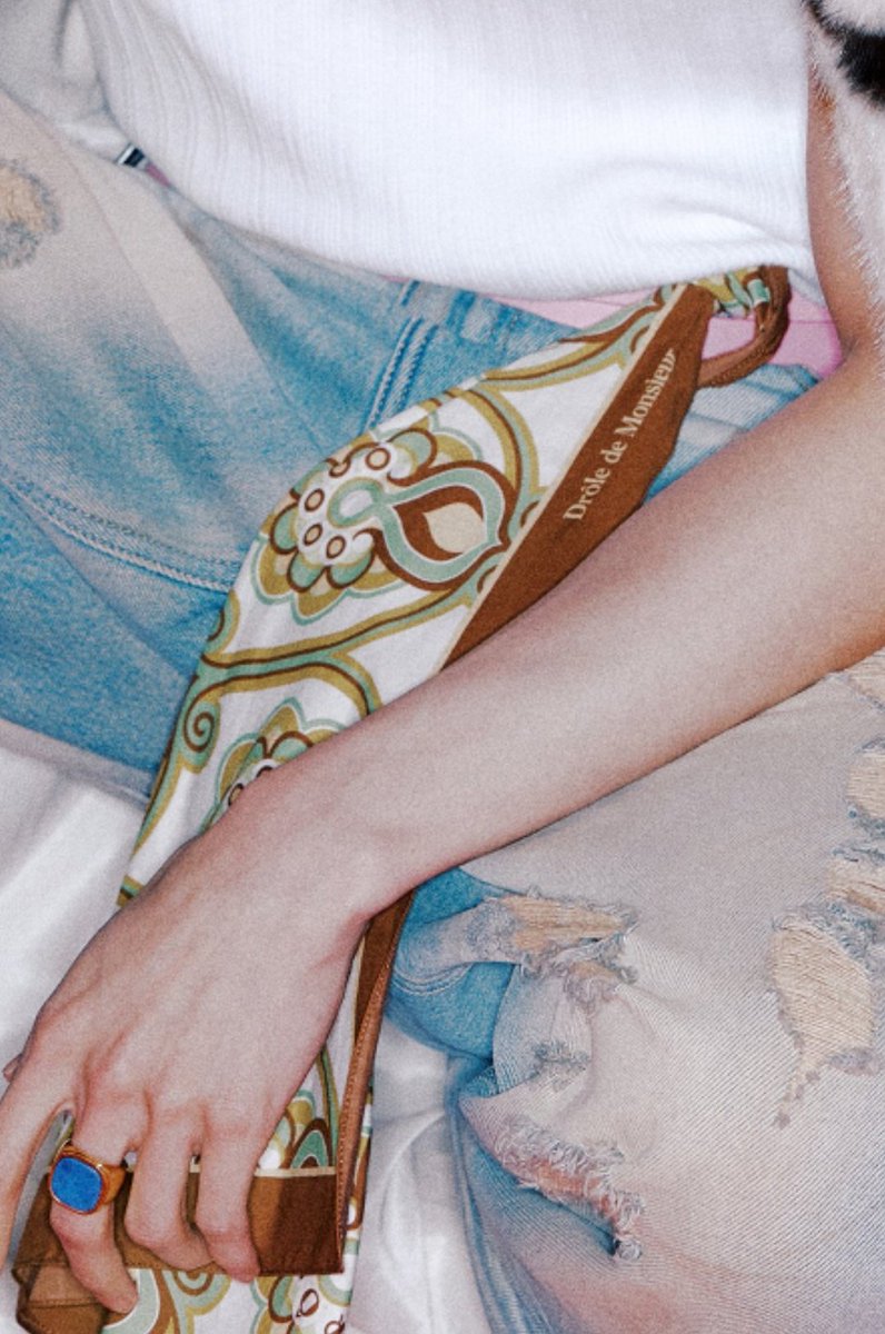 Drôle de Monsieur PARIS
[The Strange Gentleman] #jeno