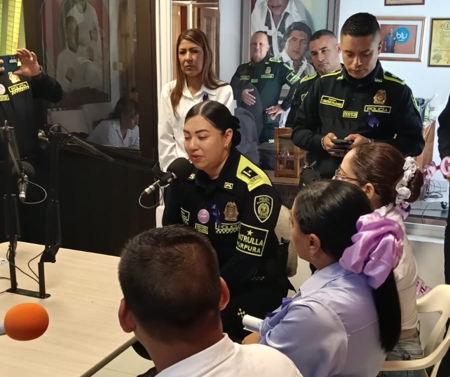 🟣En #Sahagún alzamos la voz por la vida y la dignidad de nuestras mujeres. 👮🏻‍♀️🚔

Realizamos caminata y charla radial para prevenir la violencia intrafamiliar y el feminicidio.

La prevención es tarea de todos. ¡Denuncia! ✋❌