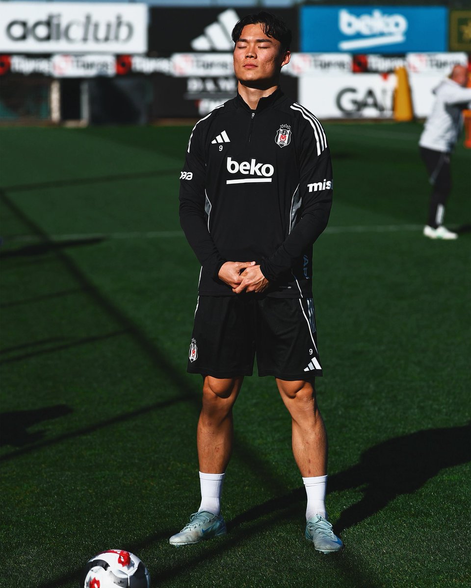 Oh, güneşin tadını çıkartıyor. ☀️