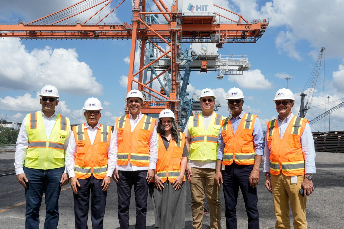 aduanard's tweet photo. El trabajo conjunto y la supervisión directa nos permiten optimizar cada área operativa, reforzar controles y garantizar una gestión más ágil, segura y transparente, siempre orientada a resultados concretos para el país. https://t.co/qe3TKWM67l