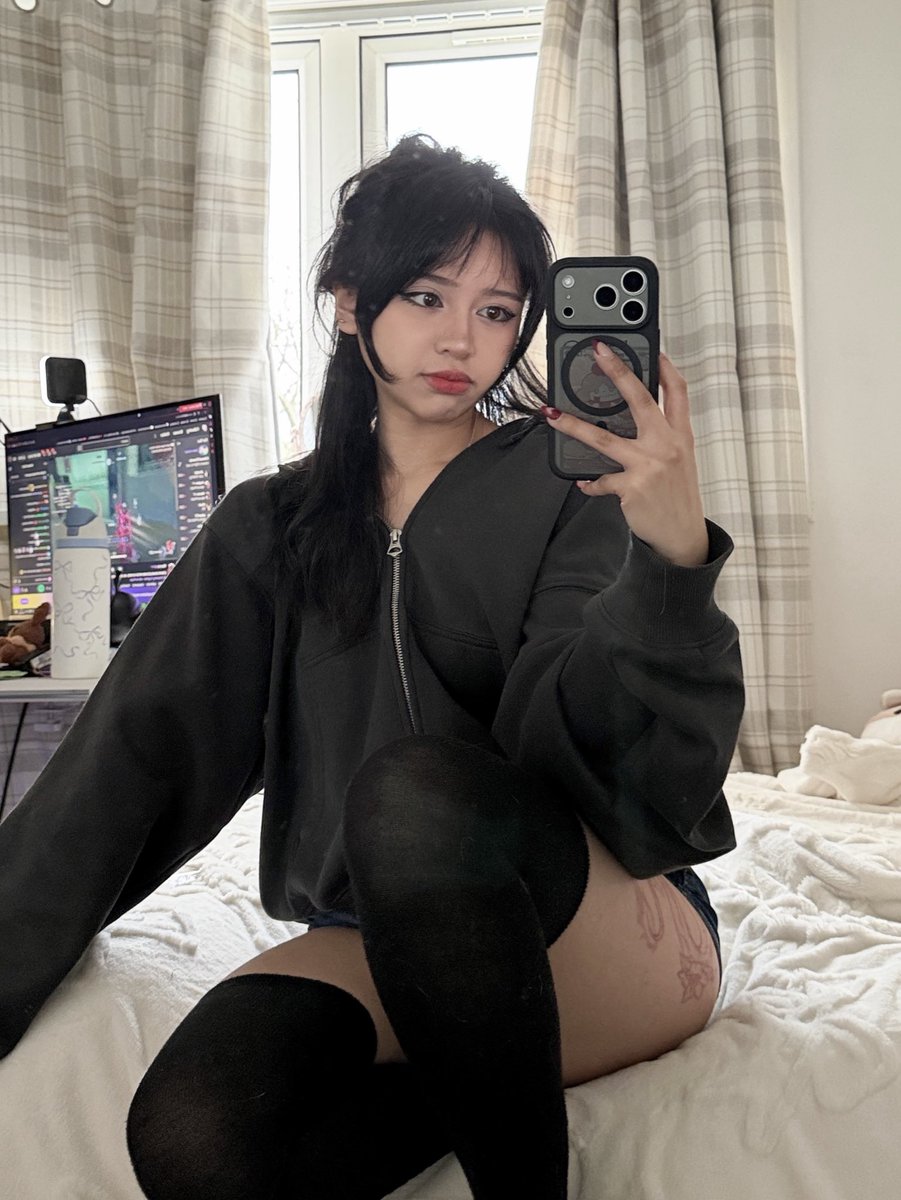 oh shiiiii shes back twitch.tv/ashlyne