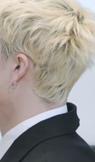 miyoichigo's tweet image. 短髪になってこのサイドとかうなじの毛流れが見えるのすごい好き。黒髪と混じってる今。とても好き。すごい好き。すごいすき。